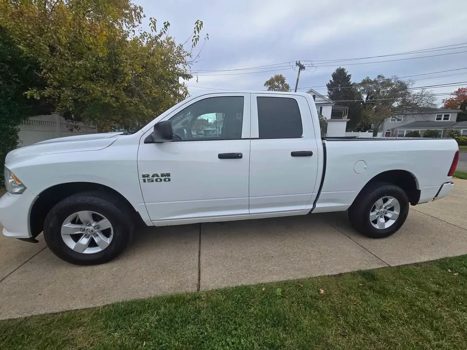 2018 Dodge Ram 1500 · SLT Pickup 4D 5 1/2 ft image indicator(4)