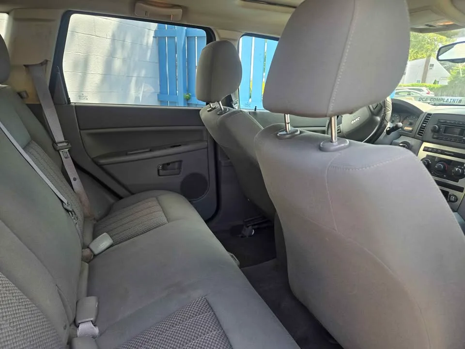 2005 Jeep Grand Cherokee Laredo X Sport Utility 4D image indicator(2)