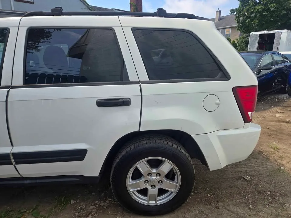 2005 Jeep Grand Cherokee Laredo X Sport Utility 4D image indicator(7)