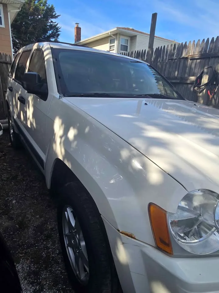 2005 Jeep Grand Cherokee Laredo X Sport Utility 4D image indicator(8)