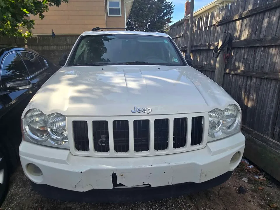 2005 Jeep Grand Cherokee Laredo X Sport Utility 4D image indicator(9)