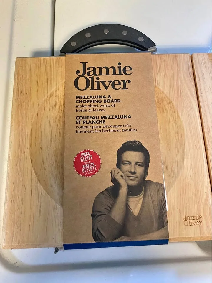 Jamie Oliver Mezzaluna & Chopping Board