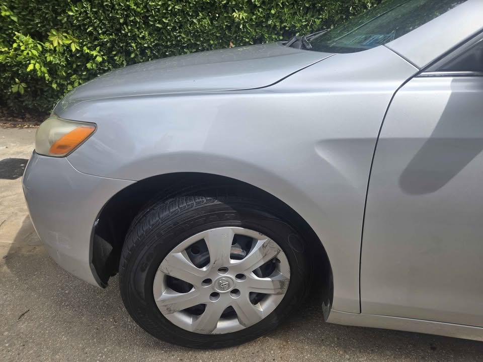 2009 Toyota Camry · LE Sedan 4D - photo 3