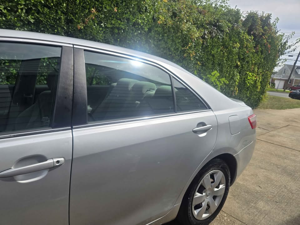 2009 Toyota Camry · LE Sedan 4D - photo 5