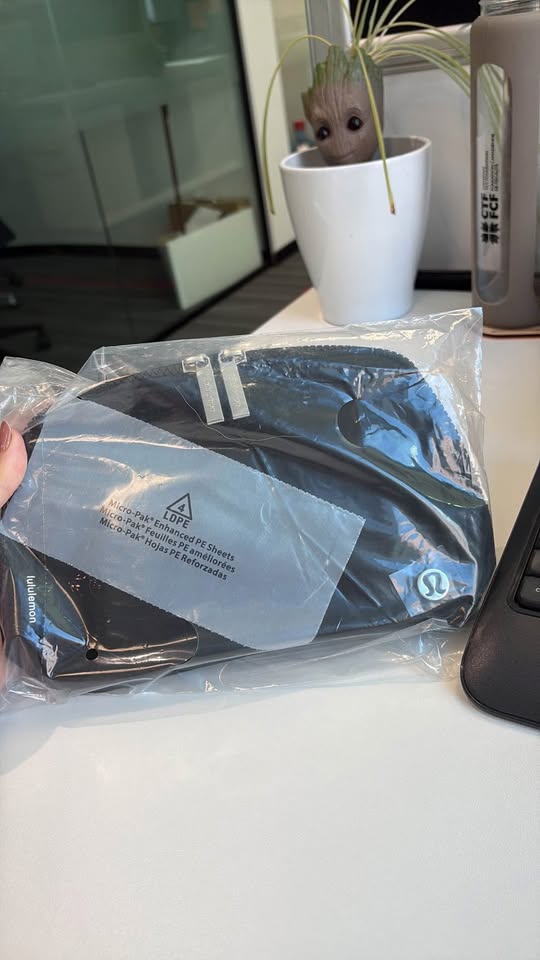 Lululemon Everywhere Belt Bag - photo 2