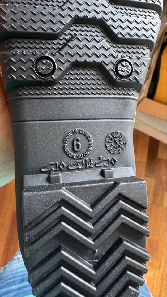 Brand New- Yellow Kamik raining boots ladies 6 image indicator(4)