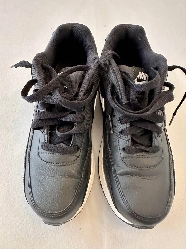 Nike Air Max sz 5 youth image indicator(3)