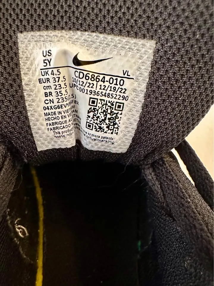 Nike Air Max sz 5 youth image indicator(4)