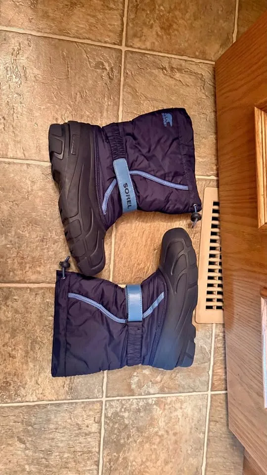 Used Sorel Flurry snow boots size 6 thumbnail