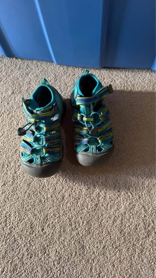 Used Childern’s Keen and Columbia Sandals image indicator(2)