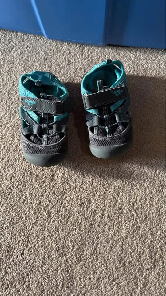 Used Childern’s Keen and Columbia Sandals image indicator(4)