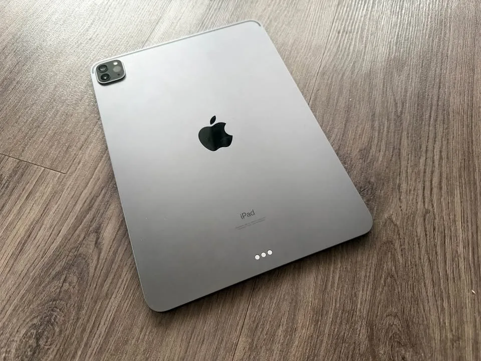 11” iPad Pro M1 512 GB with Keyboard image indicator(3)