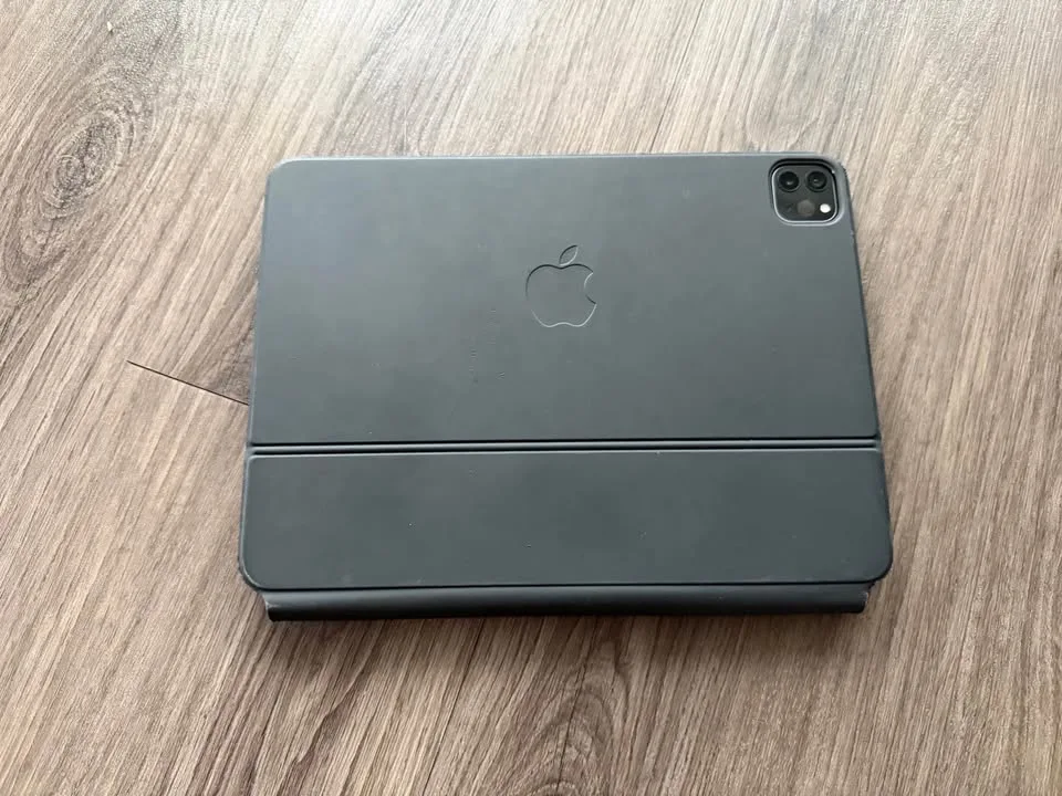 11” iPad Pro M1 512 GB with Keyboard image indicator(6)