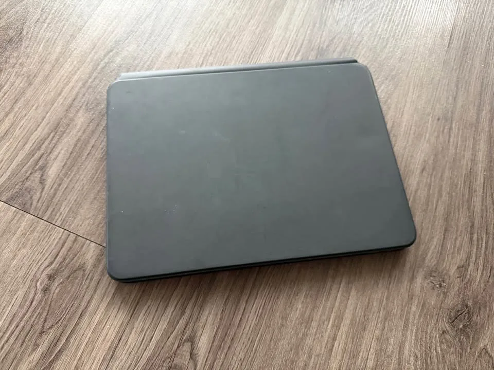 11” iPad Pro M1 512 GB with Keyboard image indicator(7)