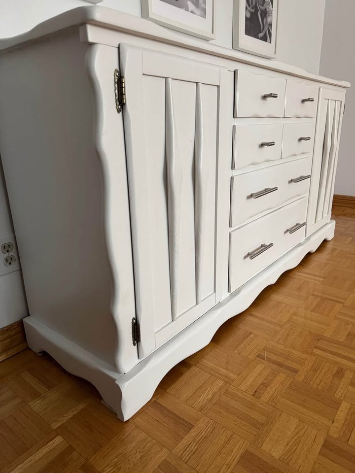Refinished White Solid Wood Sideboard / Dresser / Buffet - photo 2