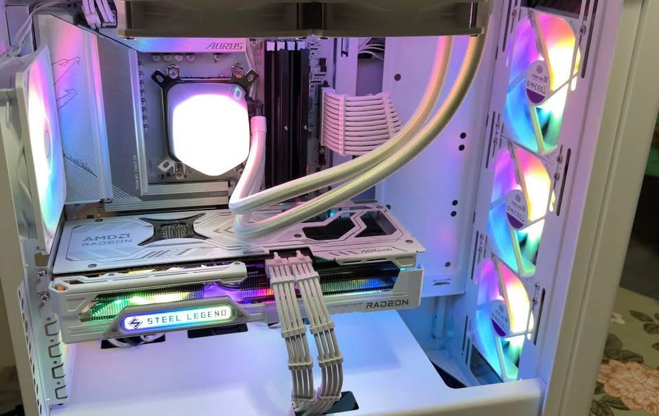 White gaming pc | 9070 XT | Ryzen 7700x | 2tb Ssd | 16gb DDR5 Ra - photo 2