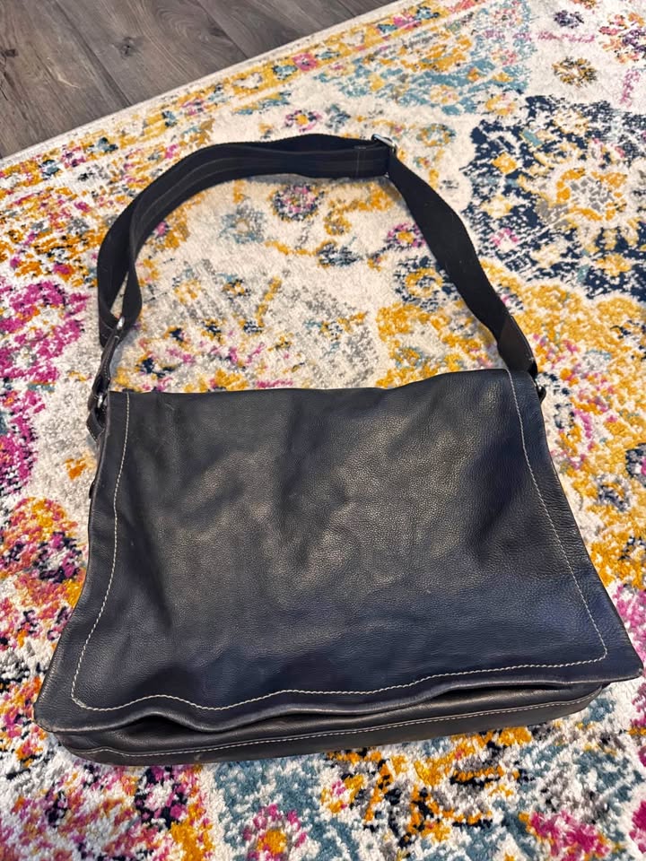Levenger messenger Satchel