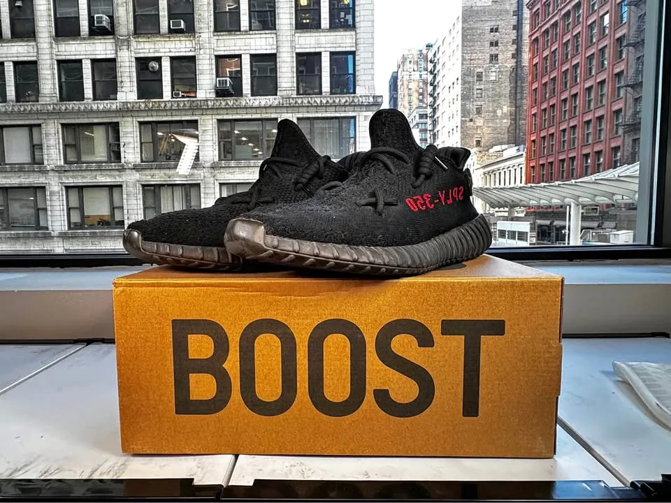 Yeezy Bred 350 V2 thumbnail
