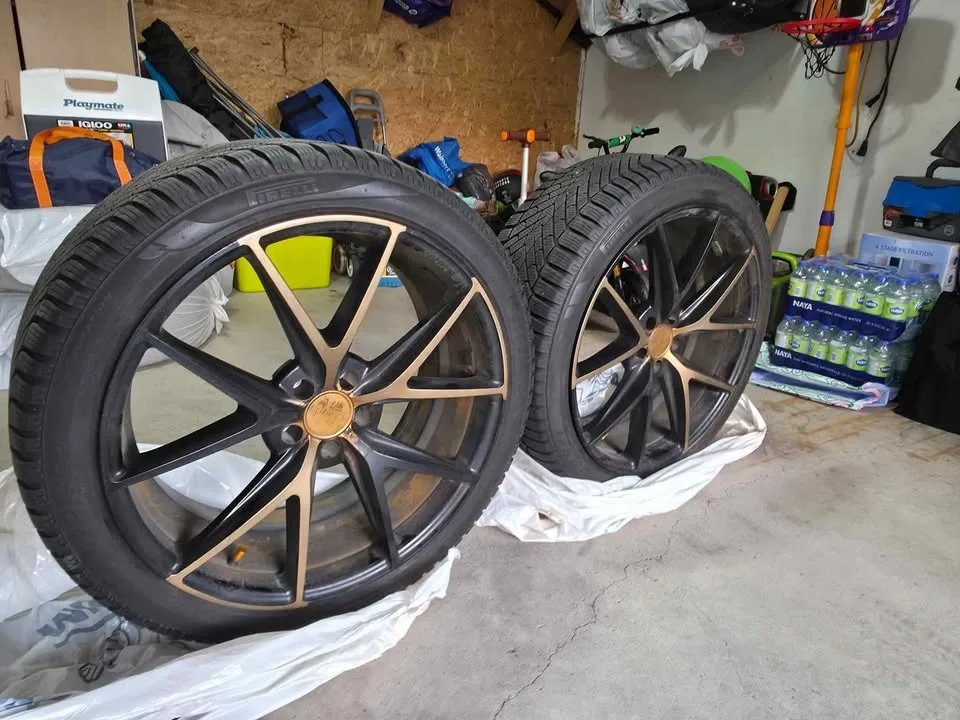 4 Winter Tires With Rims and TPMS (P2240R21) image indicator(2)