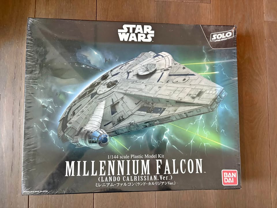 Star Wars Millenium Falcon model 1/144