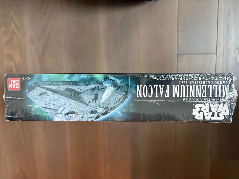 Star Wars Millenium Falcon model 1/144 - photo 3