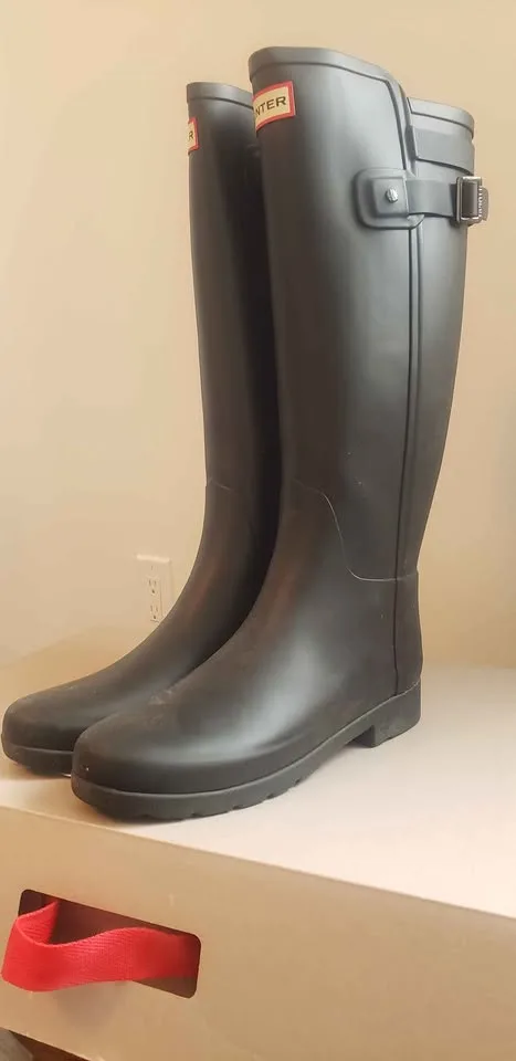 Hunter Boots - size 7 image indicator(2)