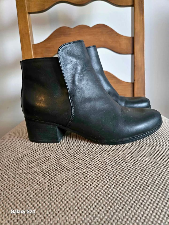 Naturalizer Low Boots