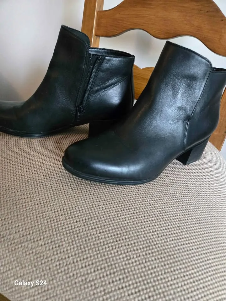 Naturalizer Low Boots image indicator(2)