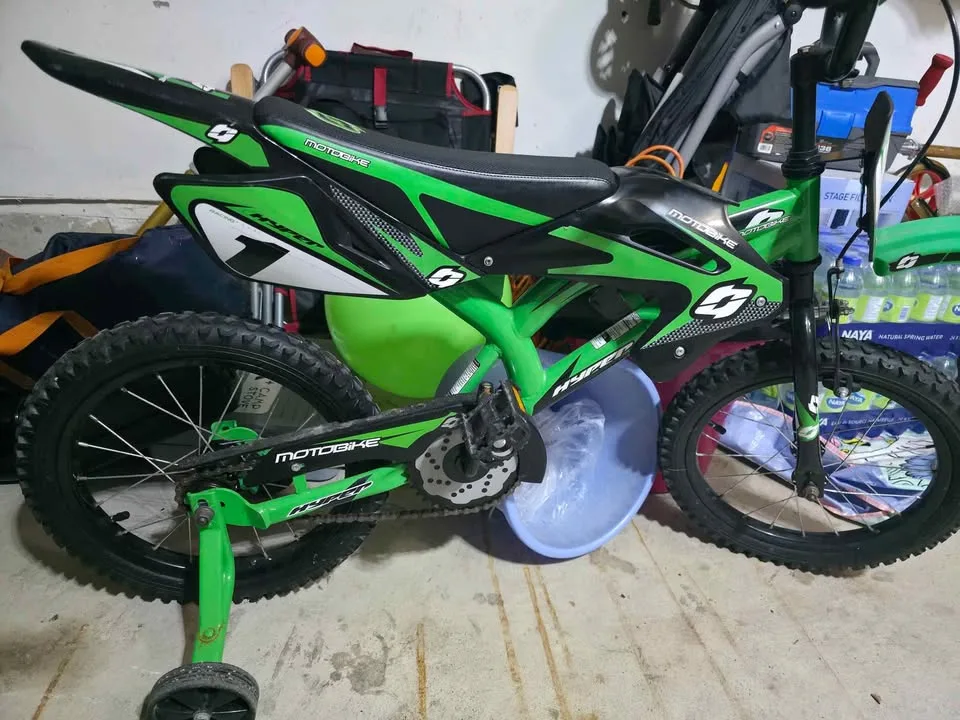 Hyper Bicycles 16" Motobike with Training Wheels for Kids ages 5 image indicator(4)
