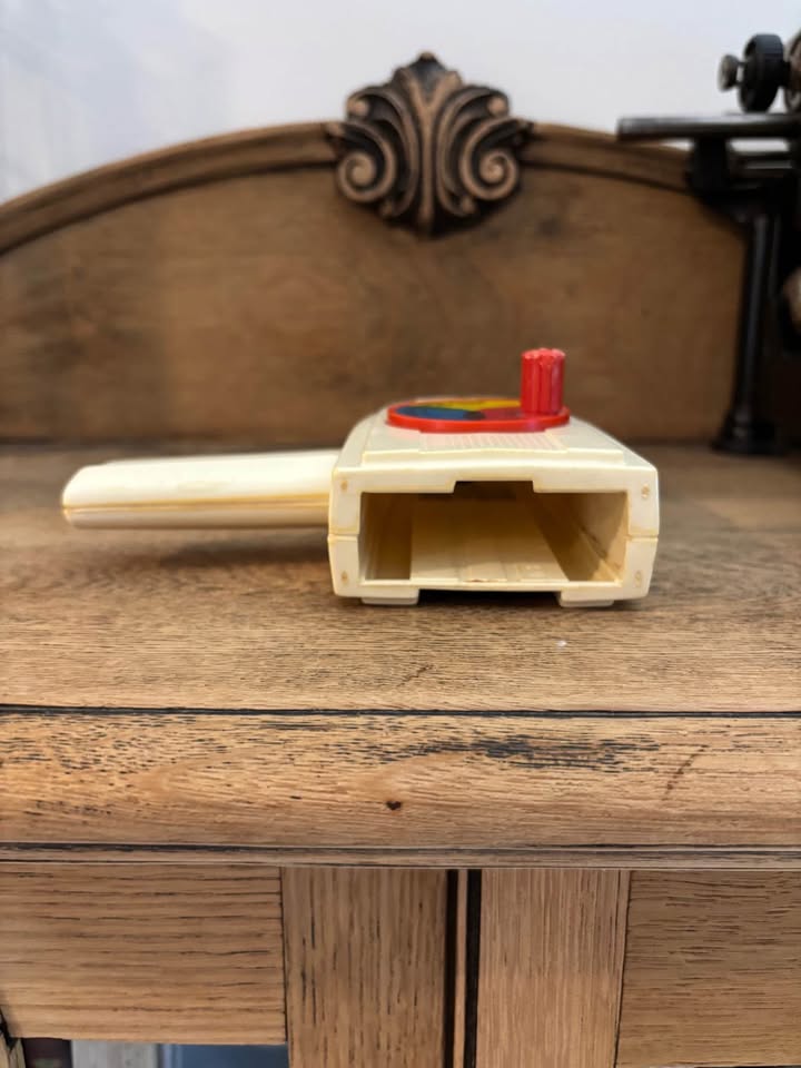 Vintage Fisher Price Movie Viewer - photo 3