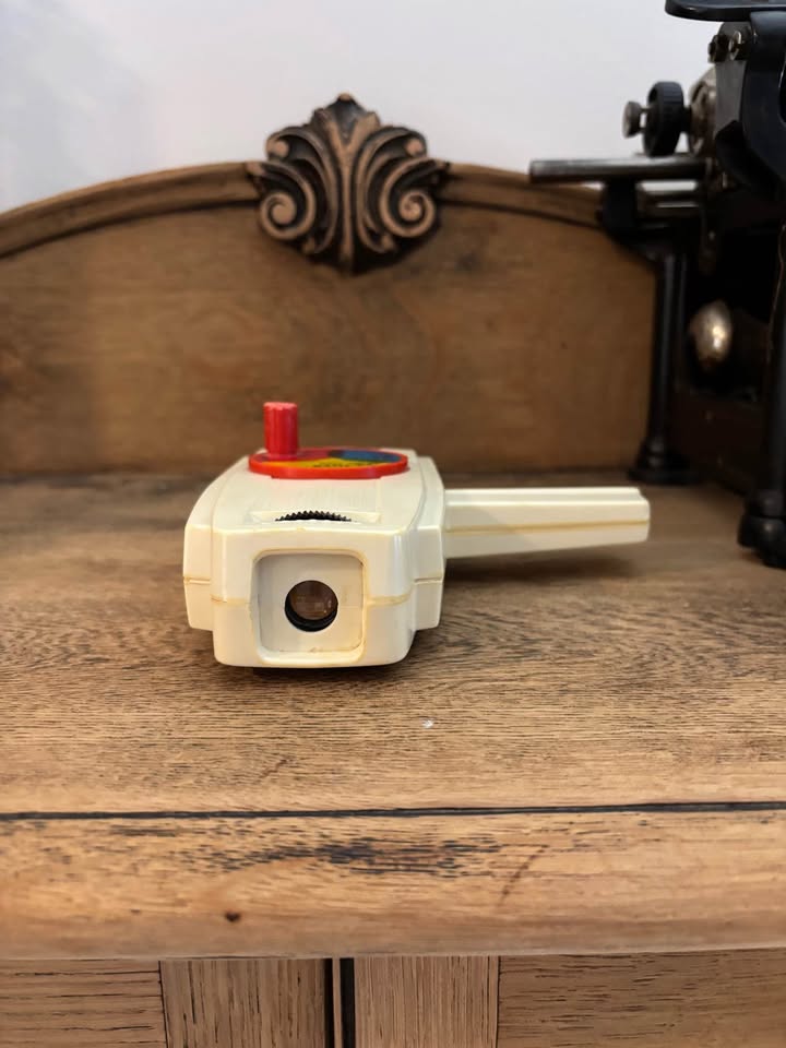 Vintage Fisher Price Movie Viewer - photo 4