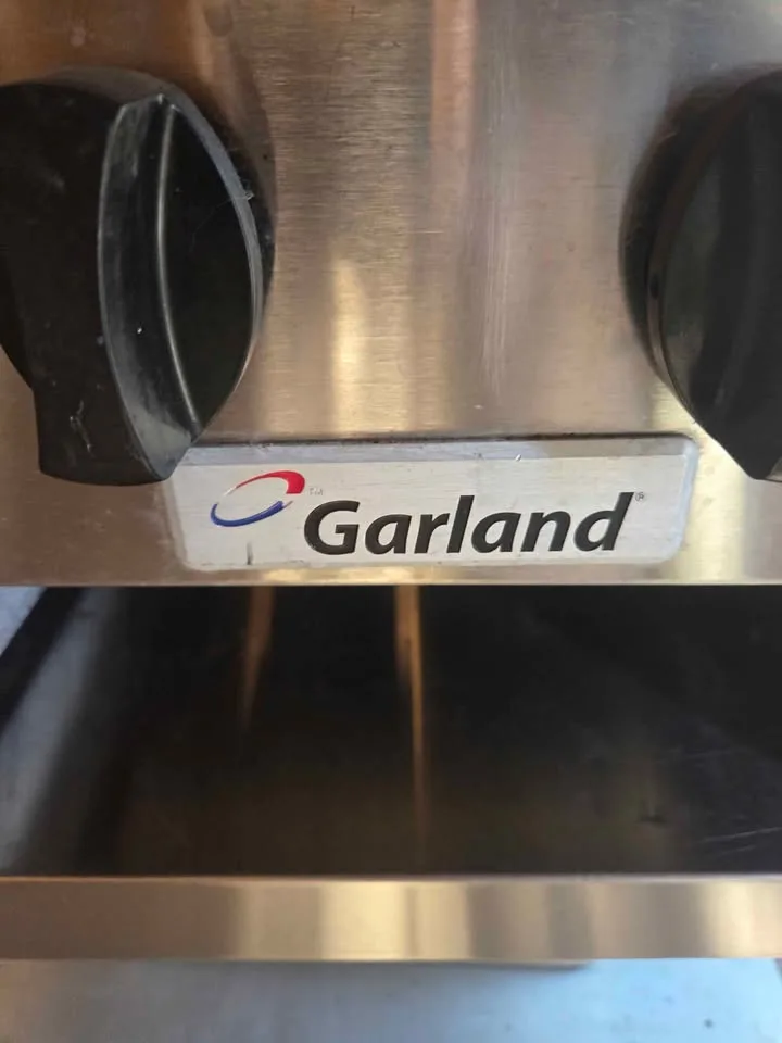 Commercial grill with some trays image indicator(2)