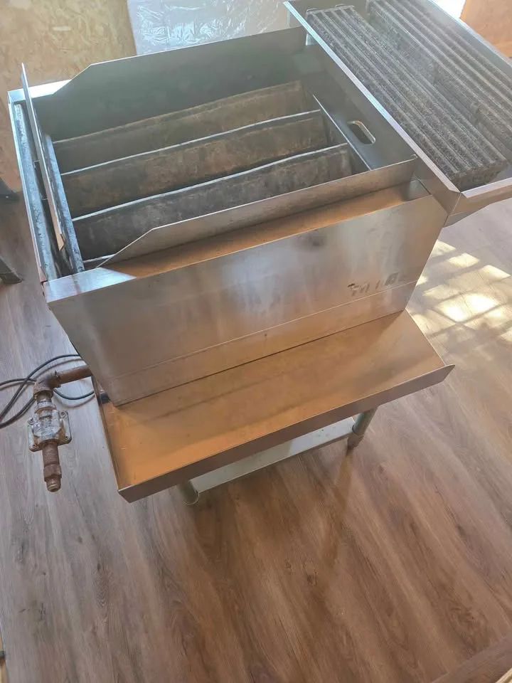 Commercial grill with some trays image indicator(3)