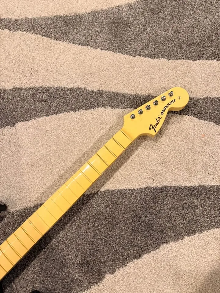 Xbox 360 Rock Band Wired Guitar Controller image indicator(3)