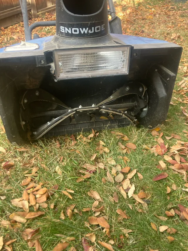 Snow Joe 18” electric snow thrower image indicator(3)