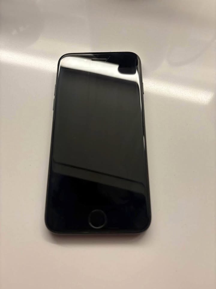 iPhone 7 – 32GB – Matte Black – Price: $80