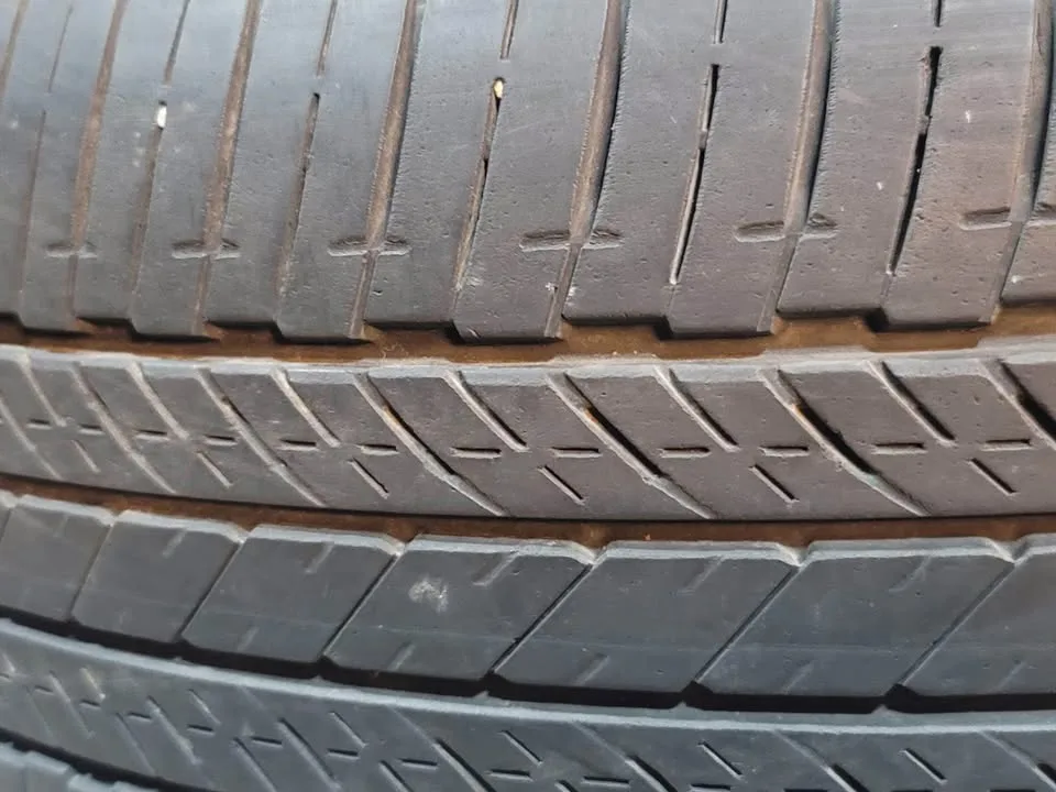 Toyota Sienna Tires image indicator(2)