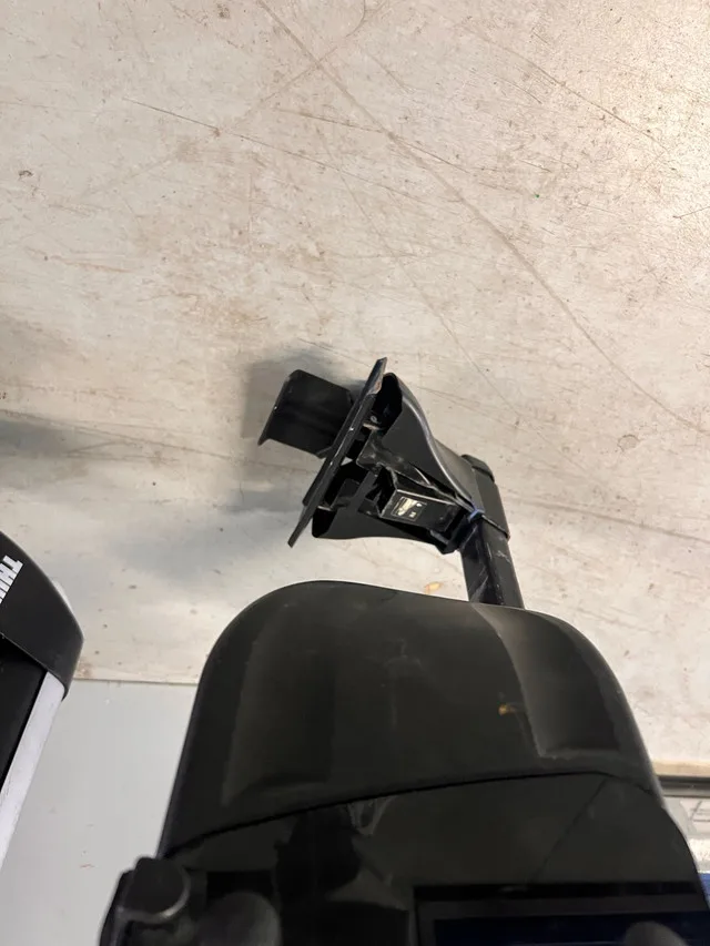 Thule rooftop racks for sedan with snowboard/skiis attachment image indicator(2)