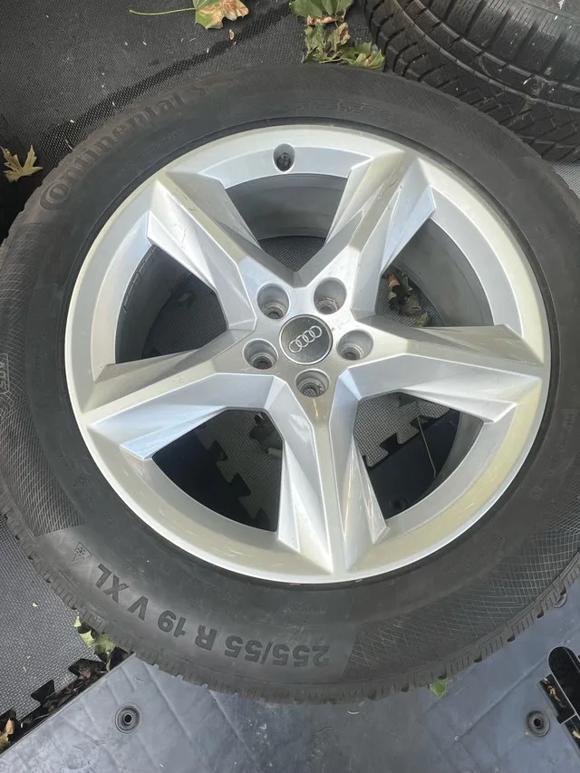 Audi q7/q8 OEM 19” rims and winter tires