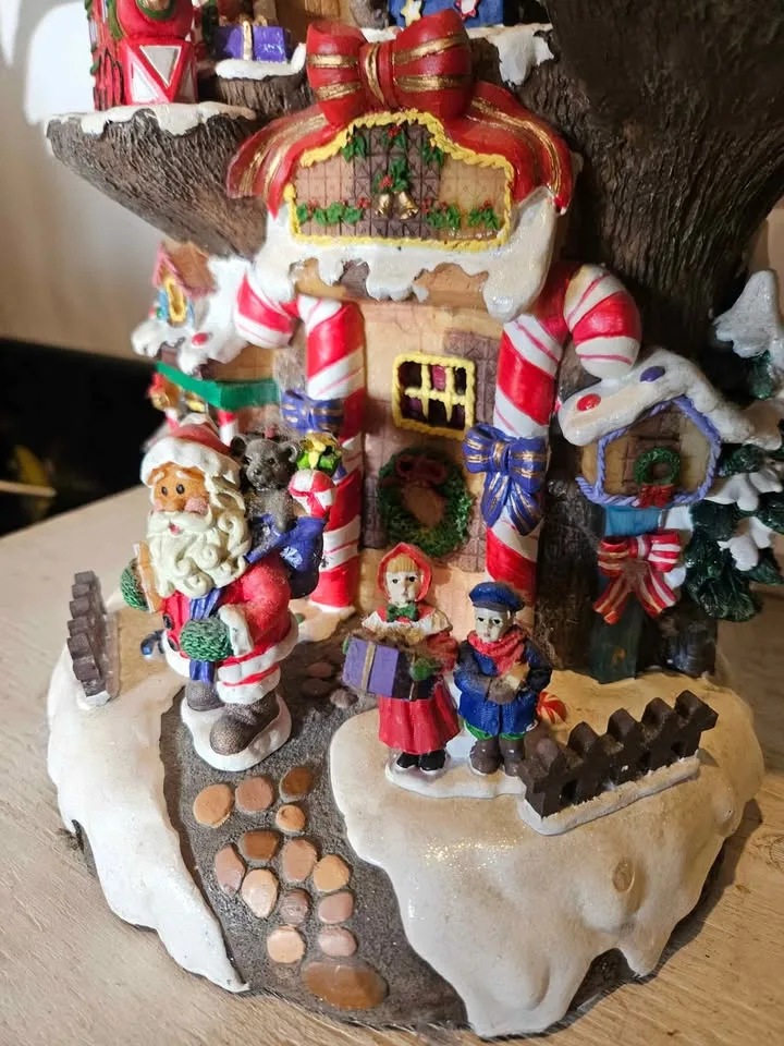 JAIMY’S Christmas Lighted Treehouse Village image indicator(4)