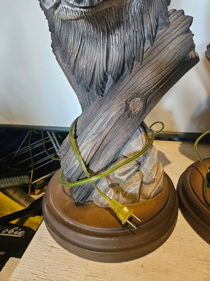 Pair of Ceramic Wolf Lamps image indicator(4)