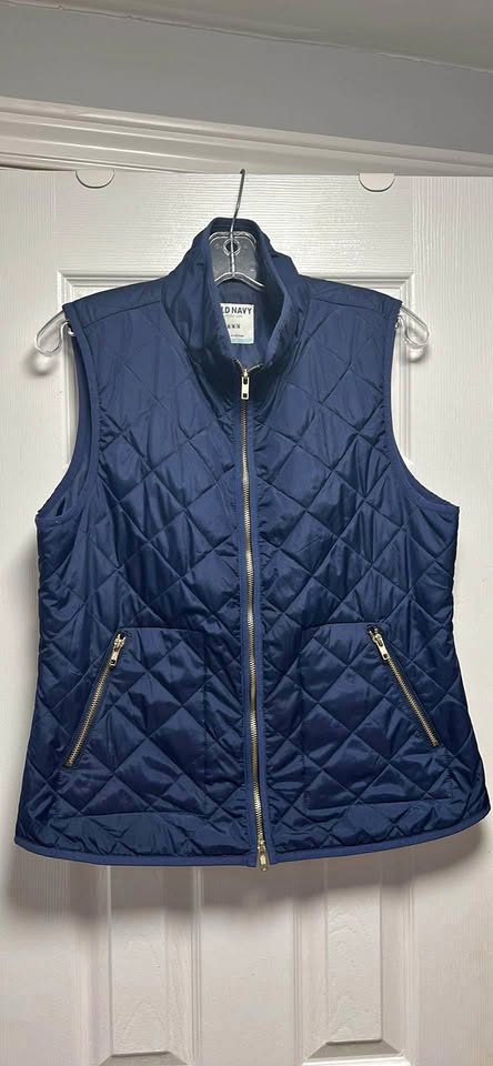 Women’s navy quilted vest size medium
