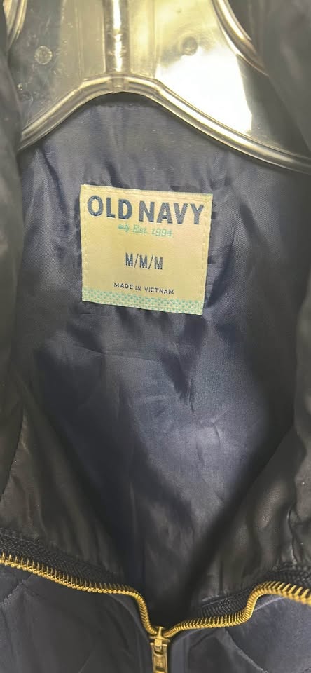 Women’s navy quilted vest size medium - photo 3
