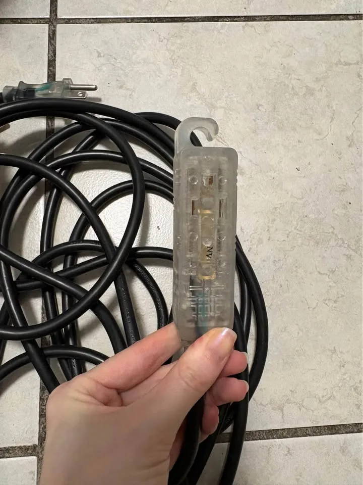 Husky 30 ft. 3-Outlet Lighted Extension Cord image indicator(5)