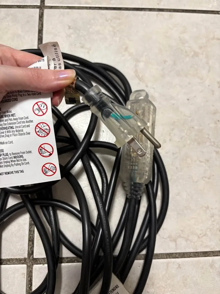 Husky 30 ft. 3-Outlet Lighted Extension Cord image indicator(6)