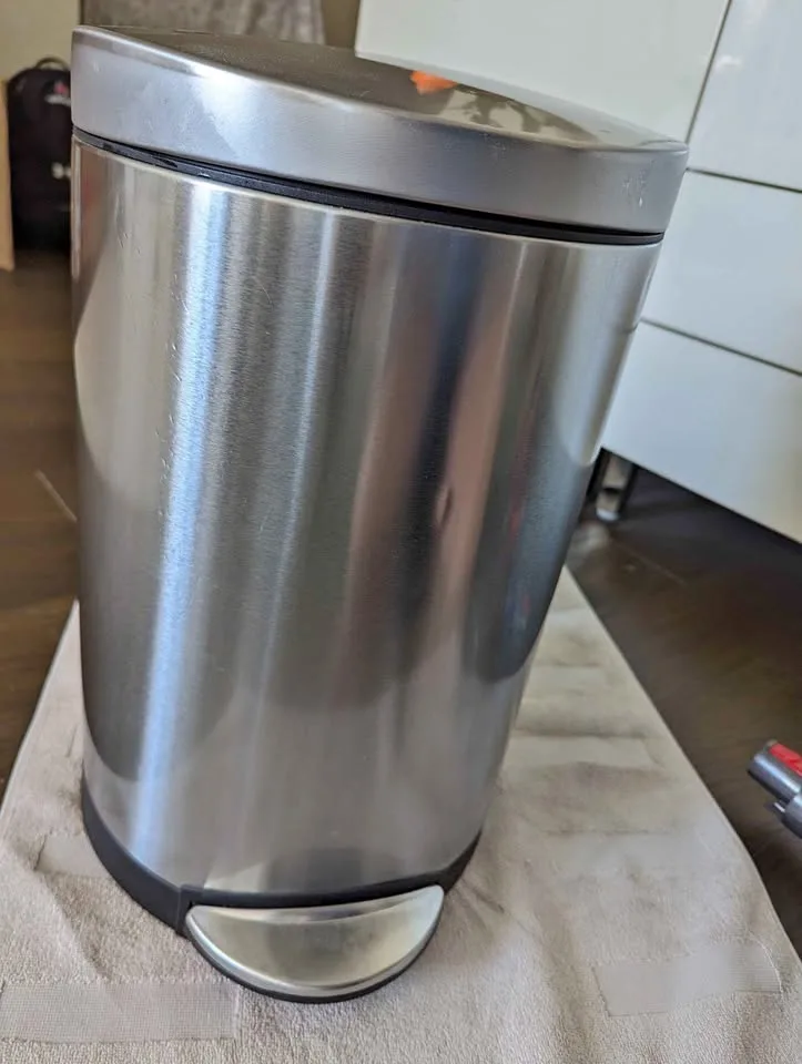 Simple Human Trashcan - small thumbnail