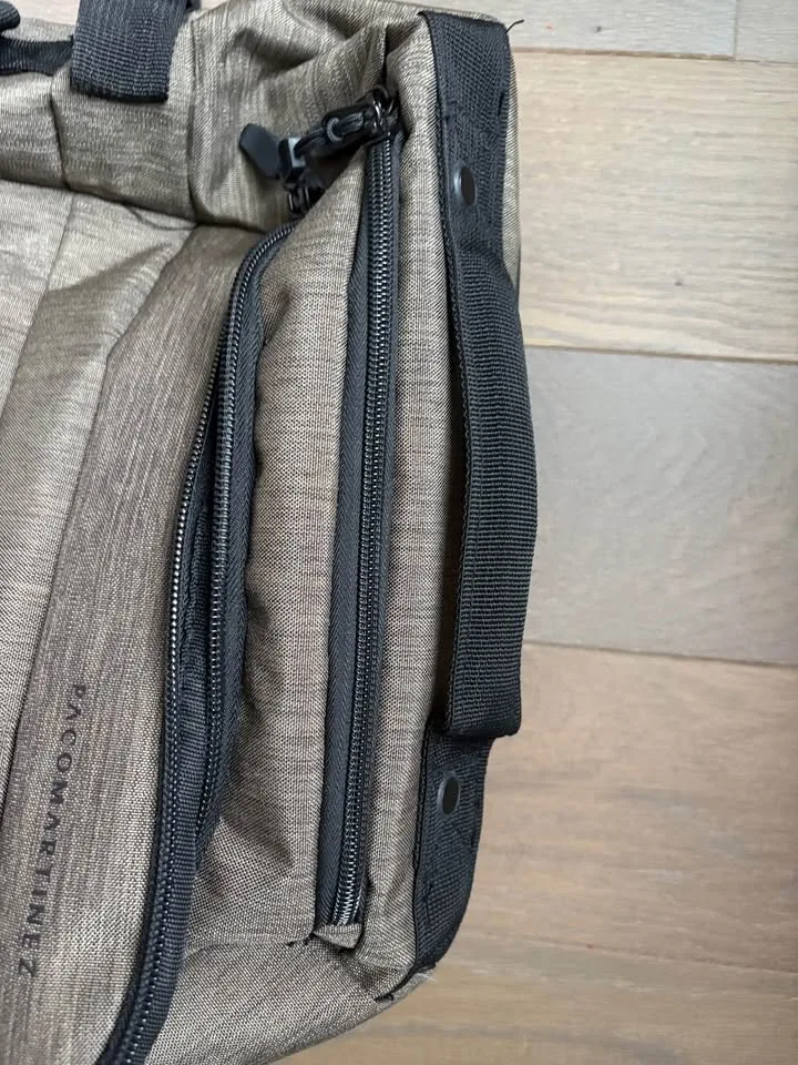 Small 2-wheel carryon cabin-size image indicator(3)