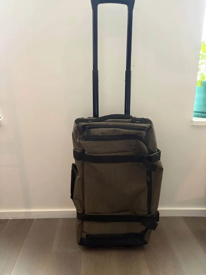 Small 2-wheel carryon cabin-size image indicator(5)