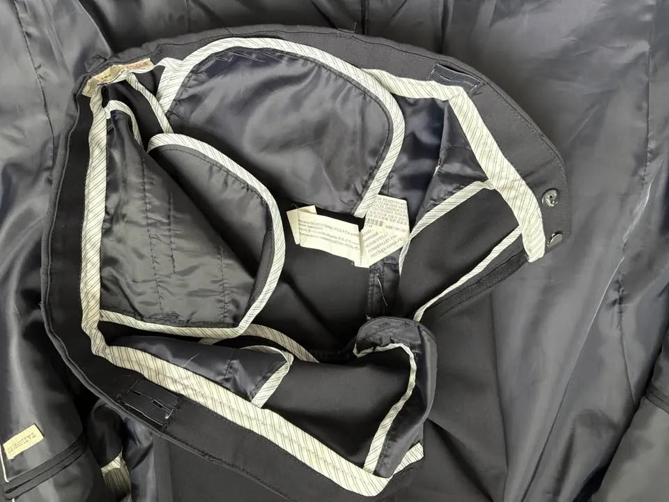 Youth Zara suit (size 13-14) image indicator(3)