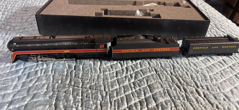 Spectrum Norfolk and western 4-8-4 DCC ready HO engine - photo 5
